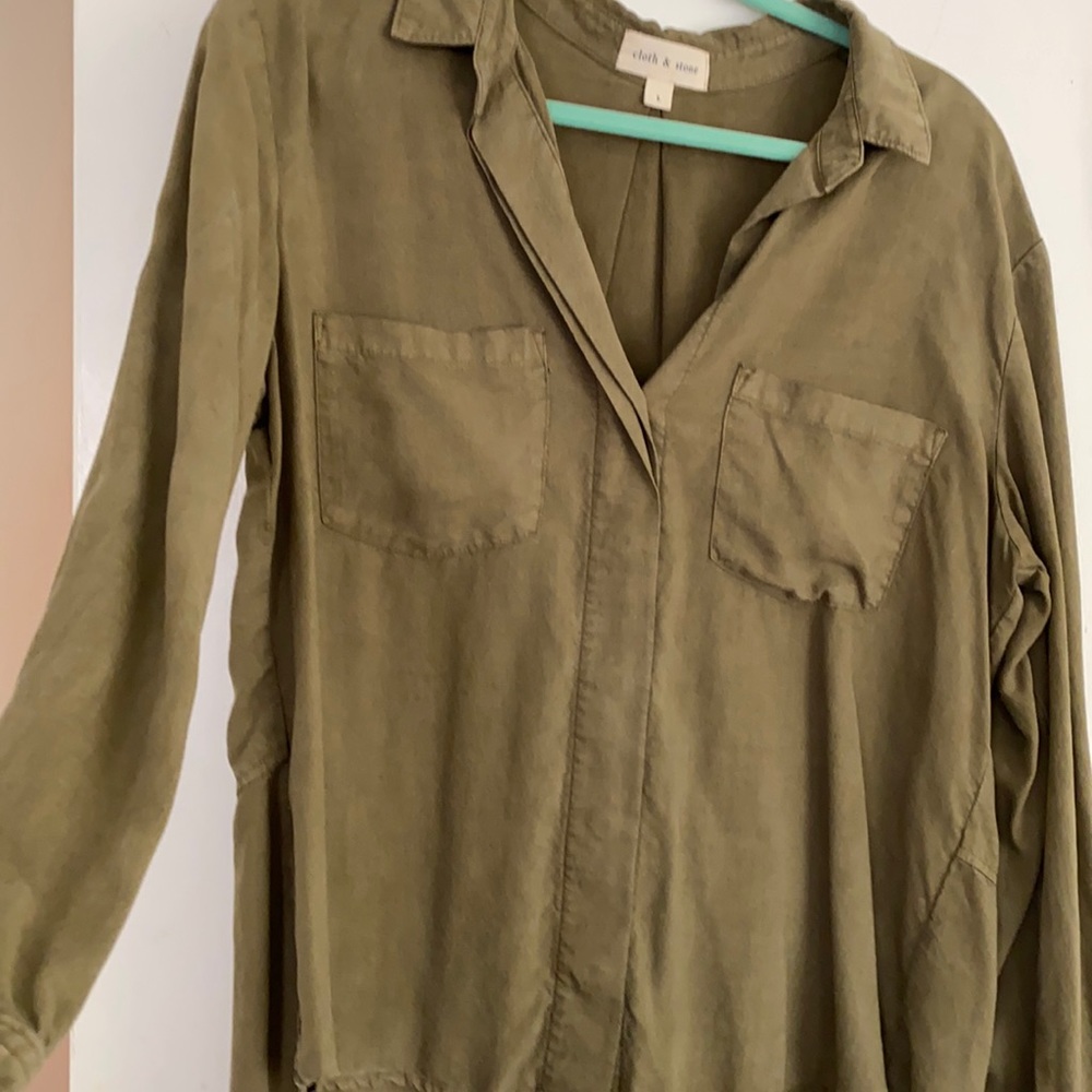 Cloth & Stone Army Green Button Down Top